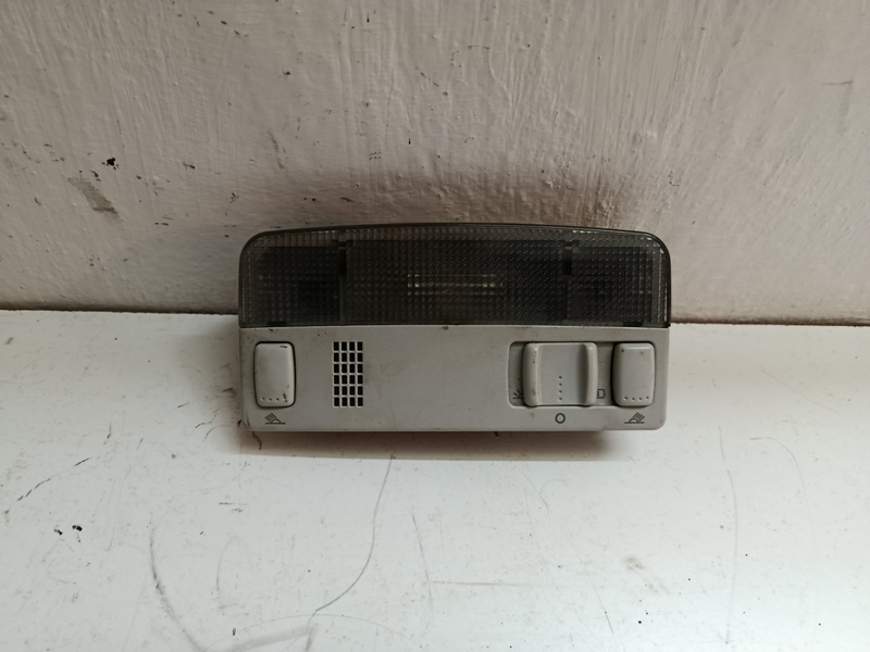 stropne svetlo volkswagen 3b0947106c 30€