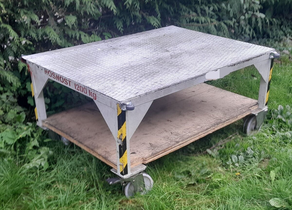 Vozik 129e pevný mohutný vhodný ako pojazdné lešenie zdvihák