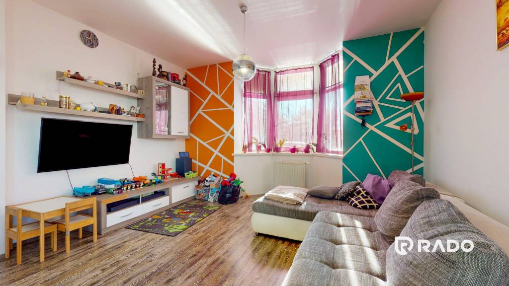 RADO | 3i byt v tehlovom dome so záhradou a parkovaním | Bis