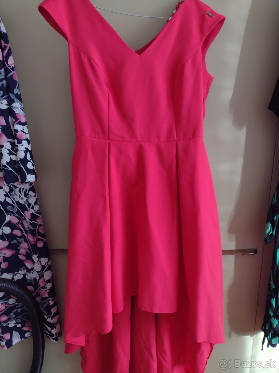 Predám dobrom stave spoločenské šaty