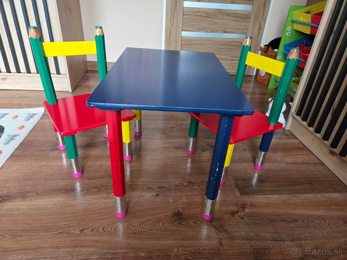 Stolík so stoličkami