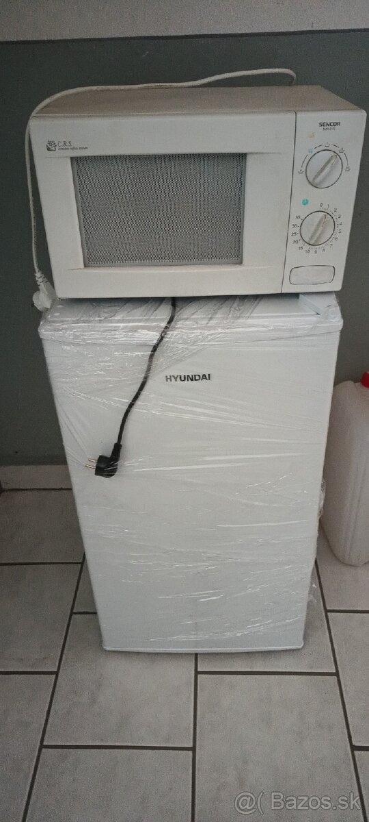 Predám mini chladničku a mikrovlnku
