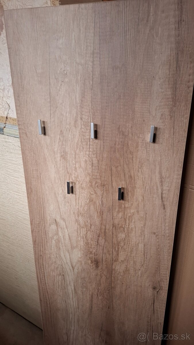Vešiakový panel