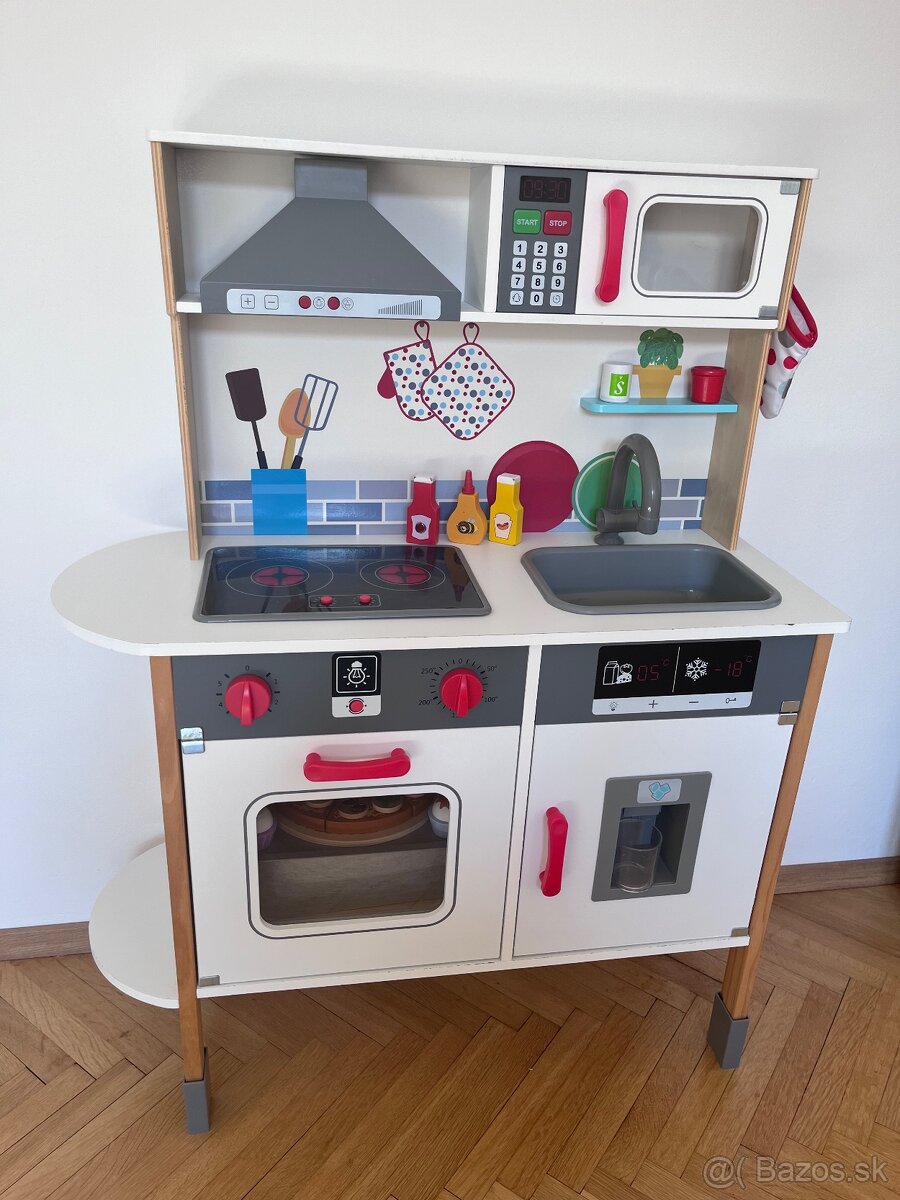 Detská drevená kuchynka