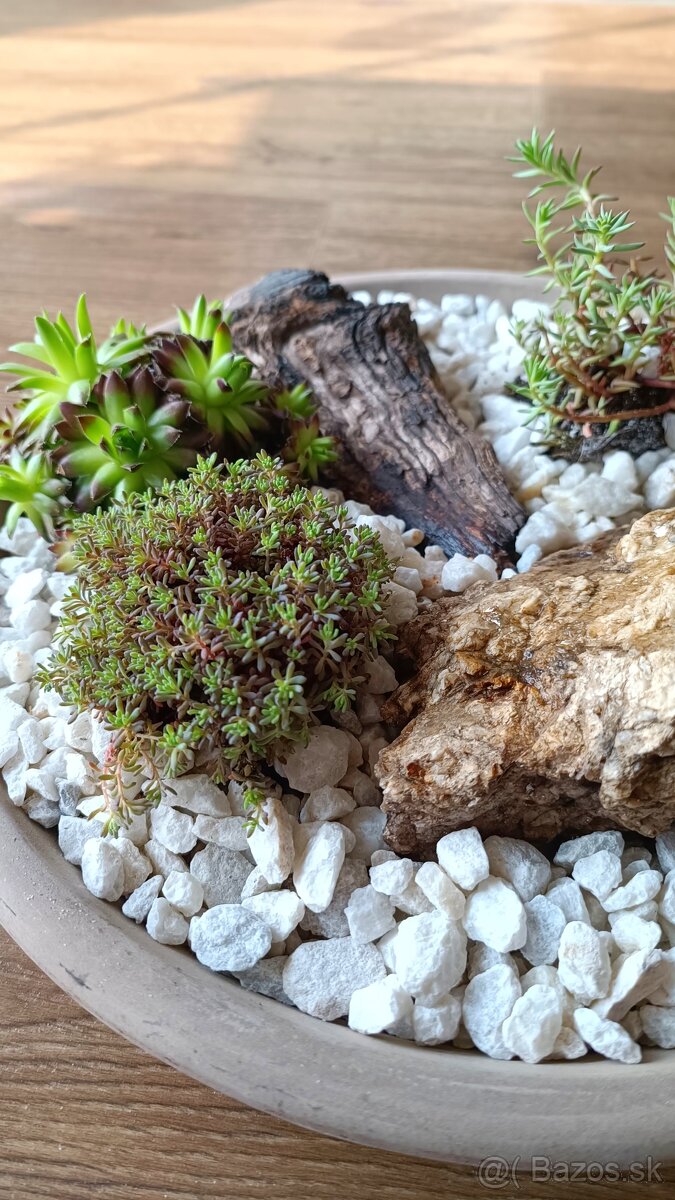 Okrasna mini skalka na balkon