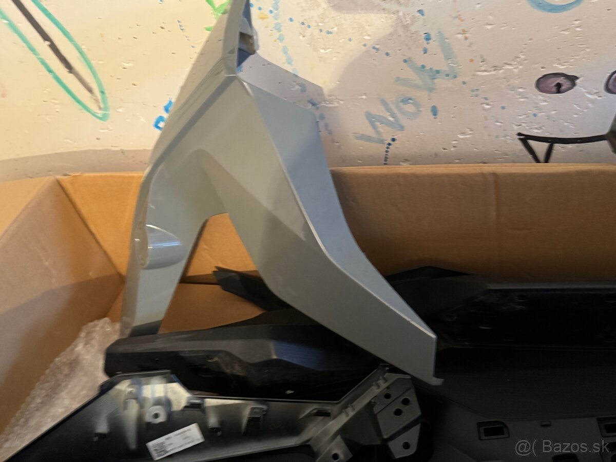 Predám bočne plasty BMW C400GT c 400 gt obe strany.