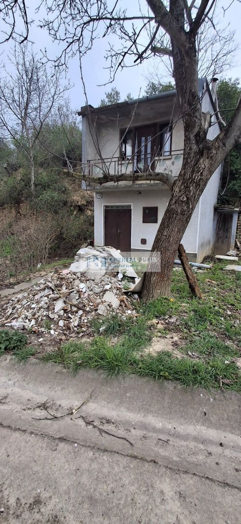 Ponúkame na predaj pivničný domček v obci Veľký Kýr
