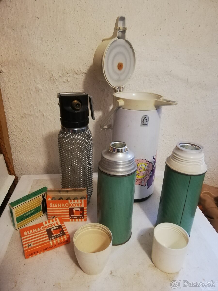 Retro termosky a šľahačkovač s bombičkami