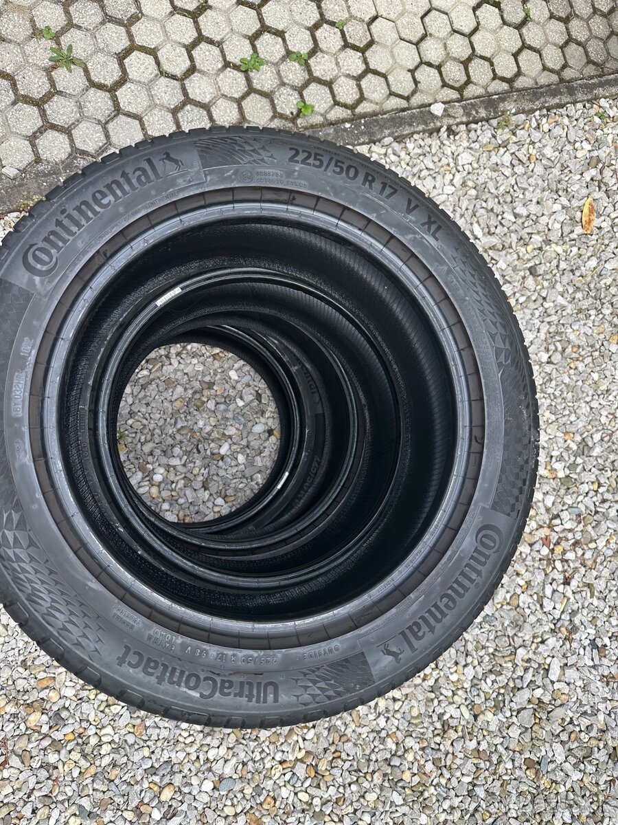 225/50 R17