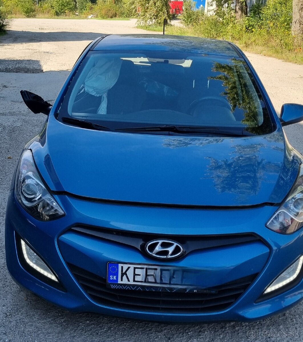 Hyundai i30 havarovany