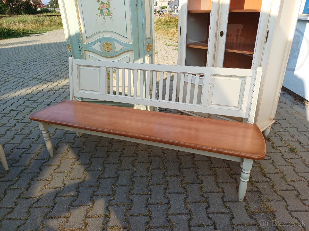 Anrei vitrína lavica jedálenský stôl