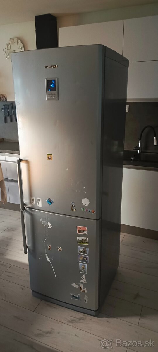 Kombinovama chladnicka a mraziaci box