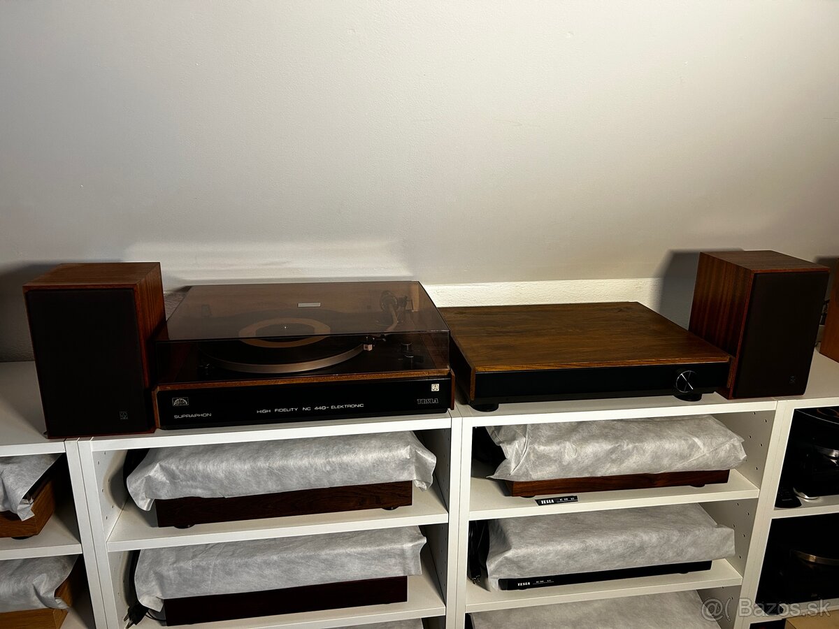 Zostava Tesla Gramofonu, zosilnovača s reproduktormi