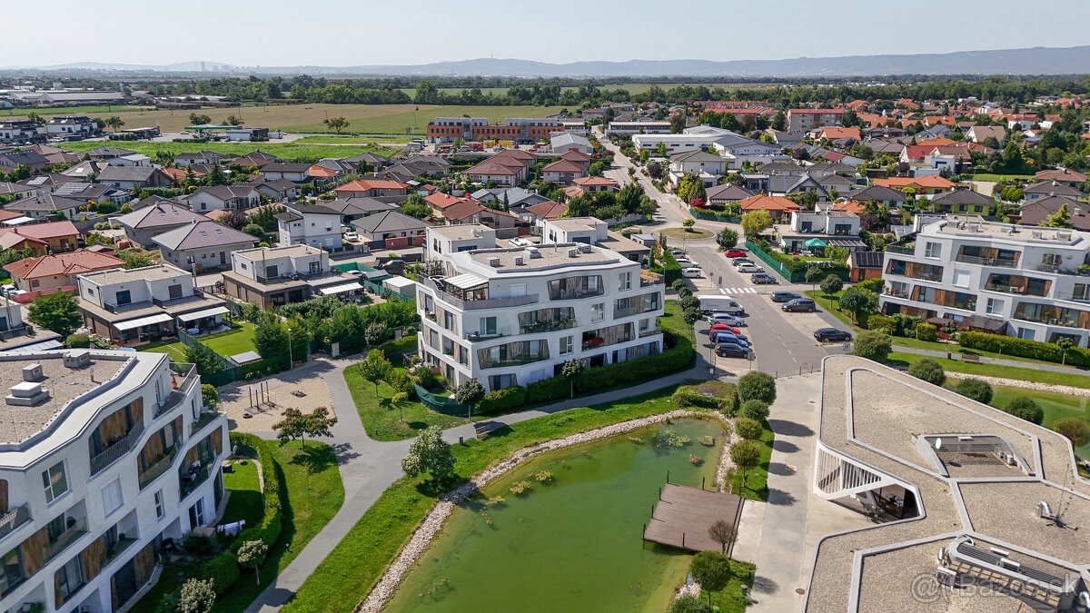 Príjemný 3-izbový byt s predzáhradkou a parkovaním TRI VODY 