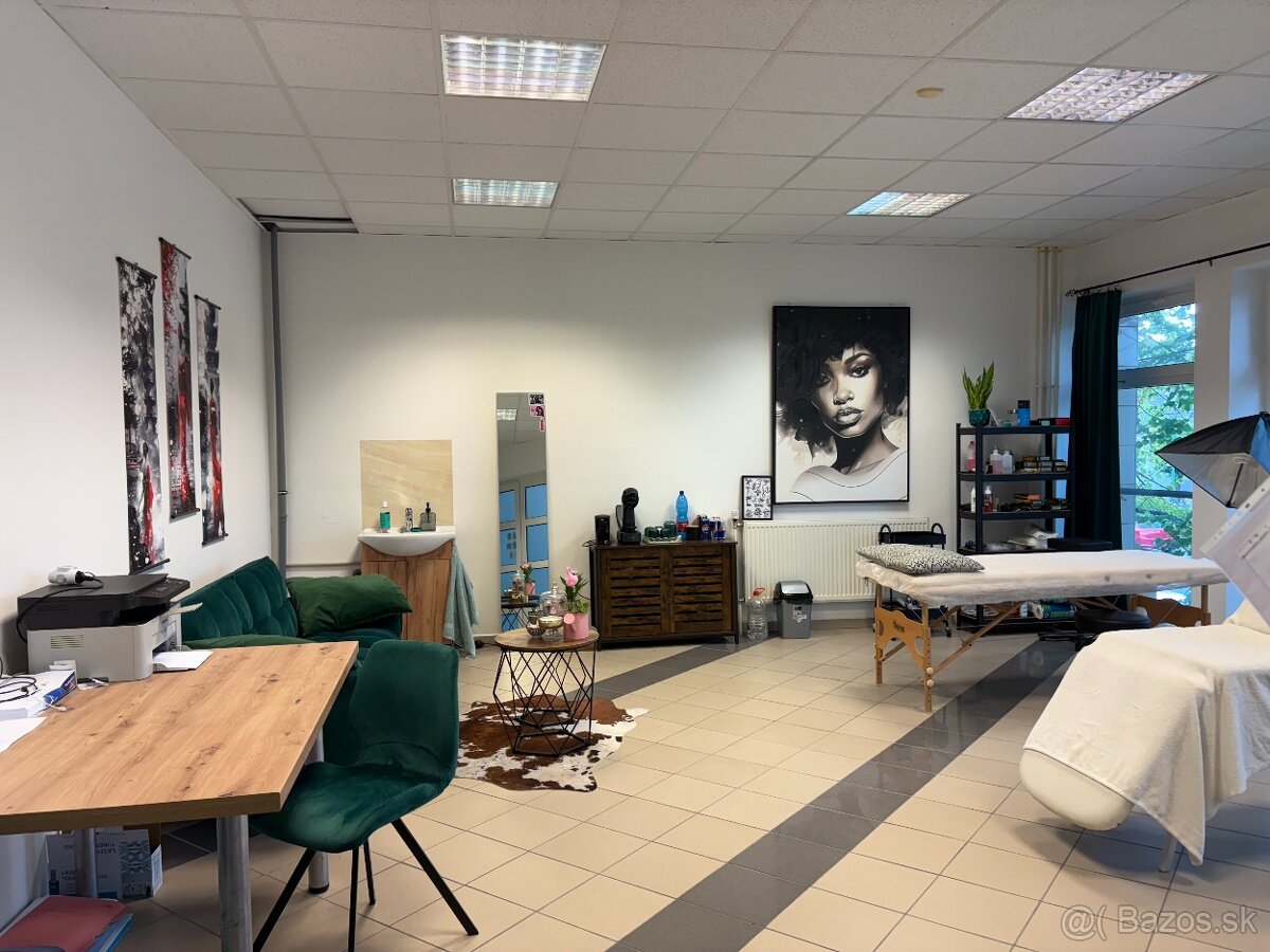 PRIESTOR 35 m2 na obchod, služby, Sereď centrum