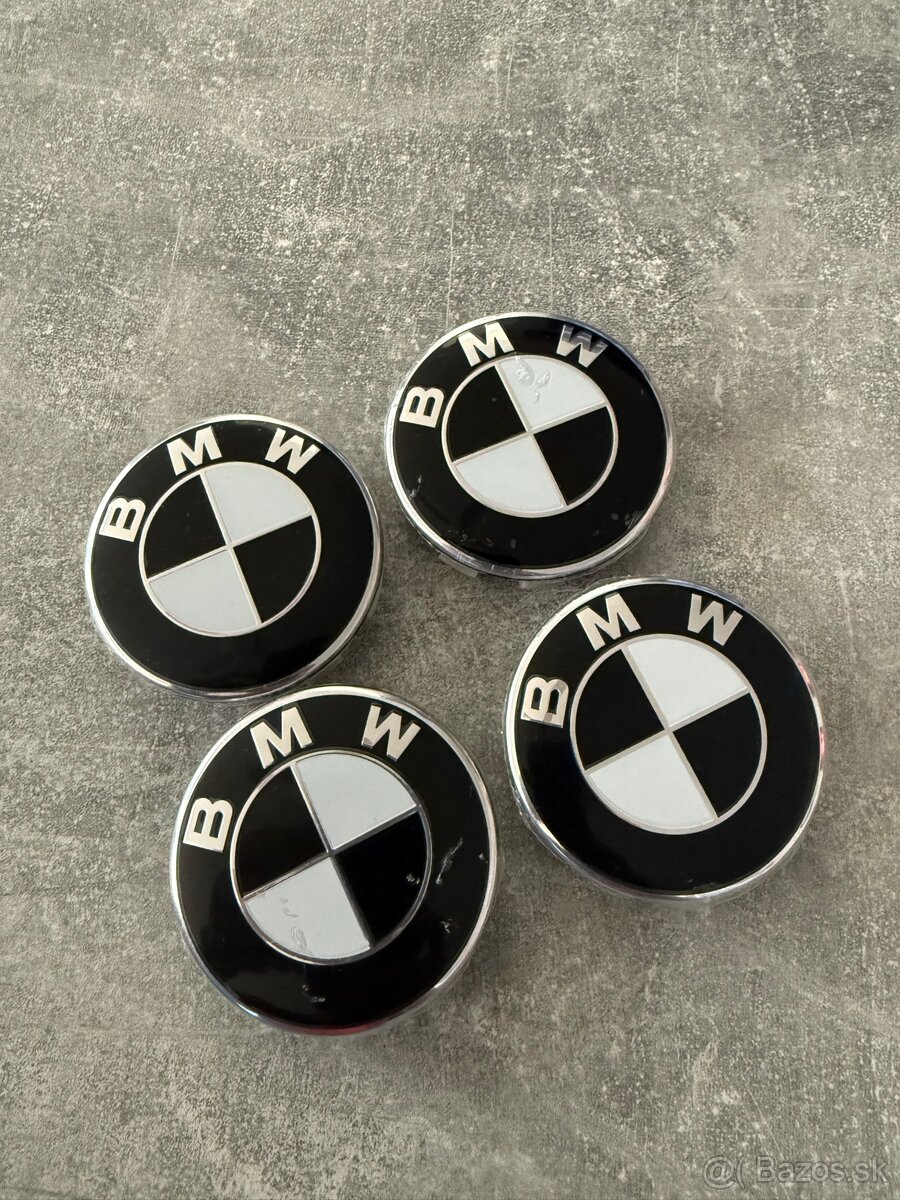 Stredové krytky diskov BMW 68mm BLACK/WHITE