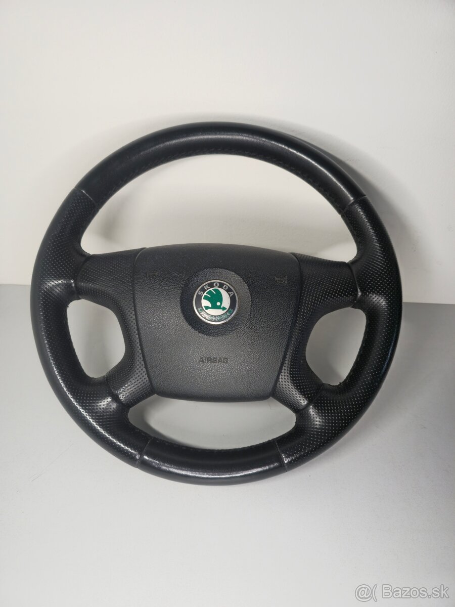 PERFOROVANÝ KOŽENÝ VOLANT OCTAVIA FABIA