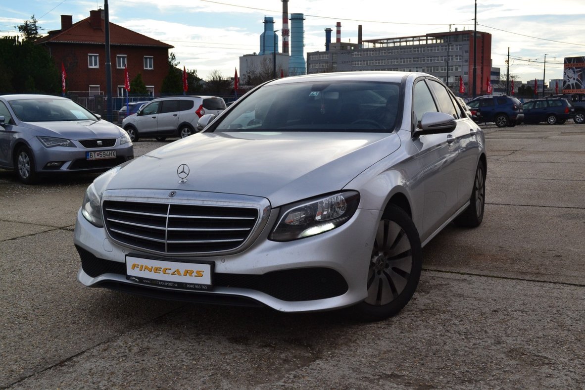 Mercedes-Benz E trieda Sedan 220d 4 MATIC