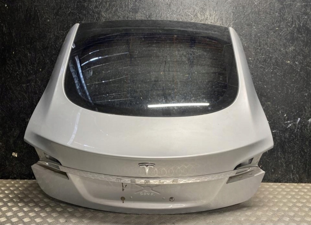 Tesla model s zadné kufrové dvere