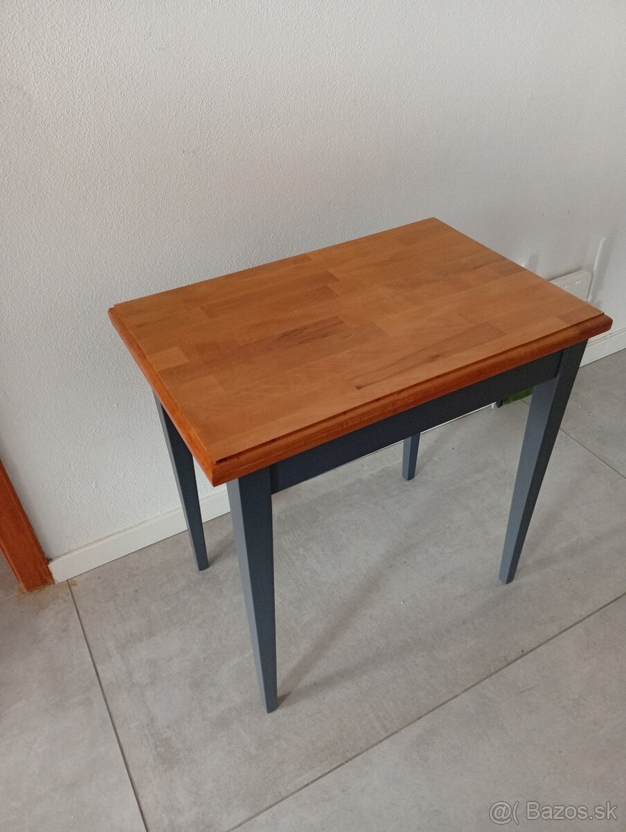 Stolík