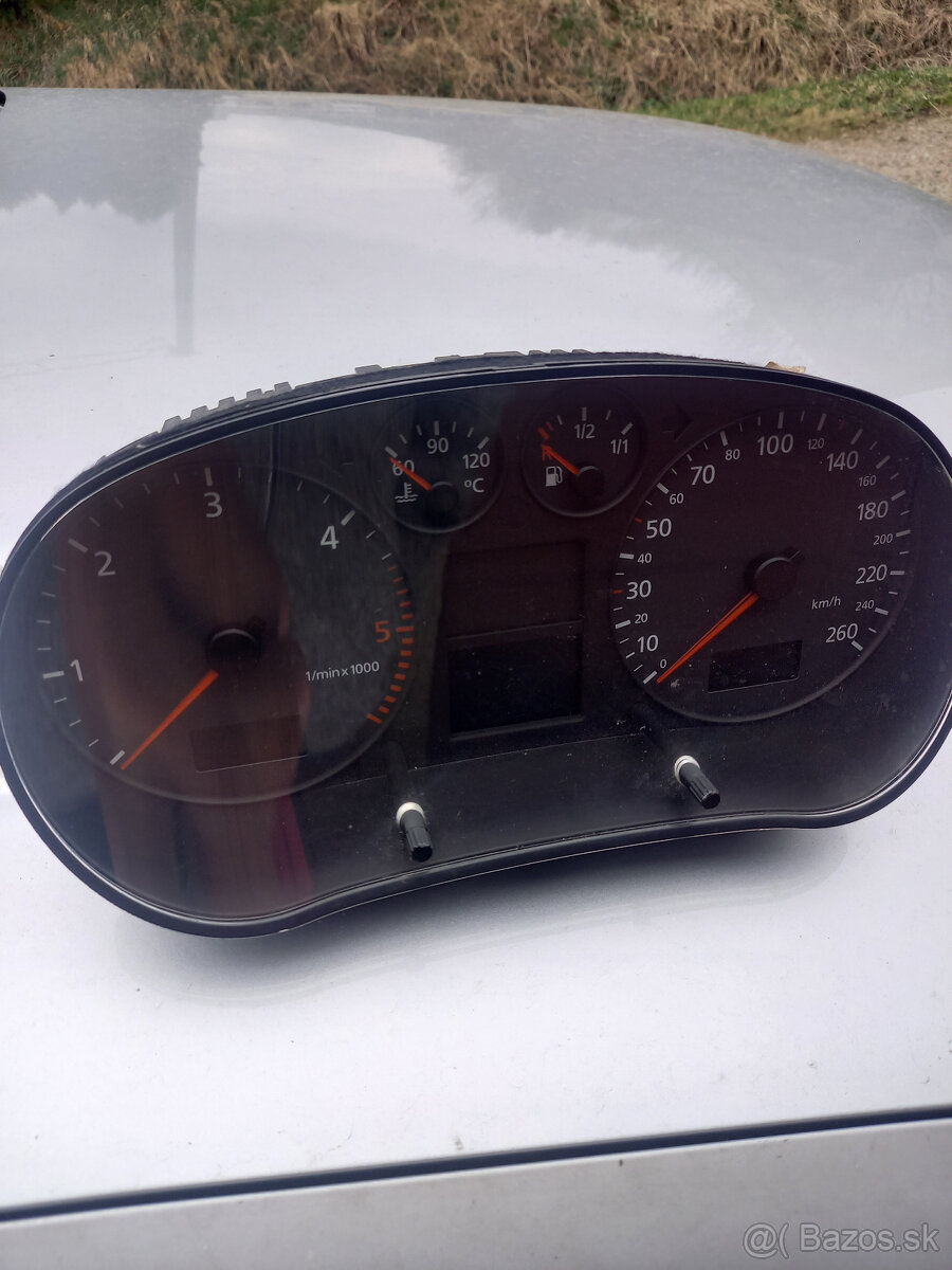 Budíky A3 8L, 2001