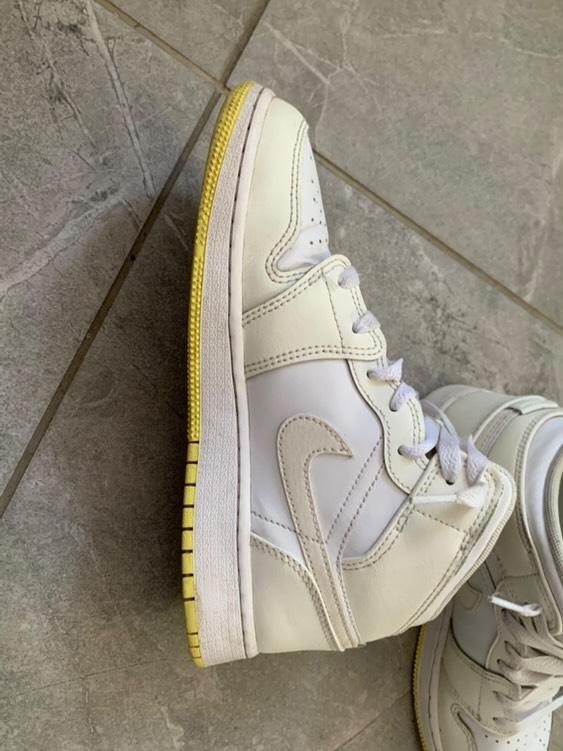 Air Jordan 1 mid