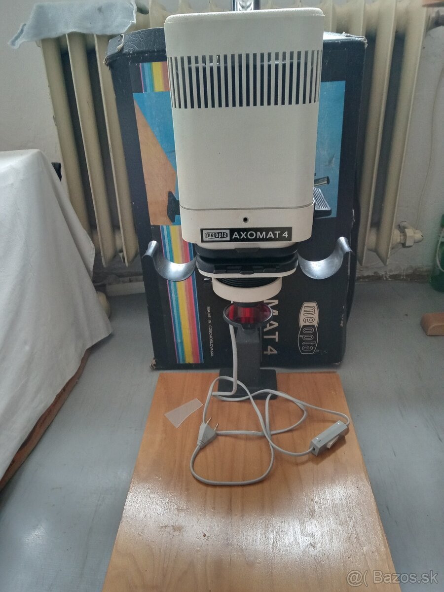 Zväčšovať prístroj Meopta Axomat 4.