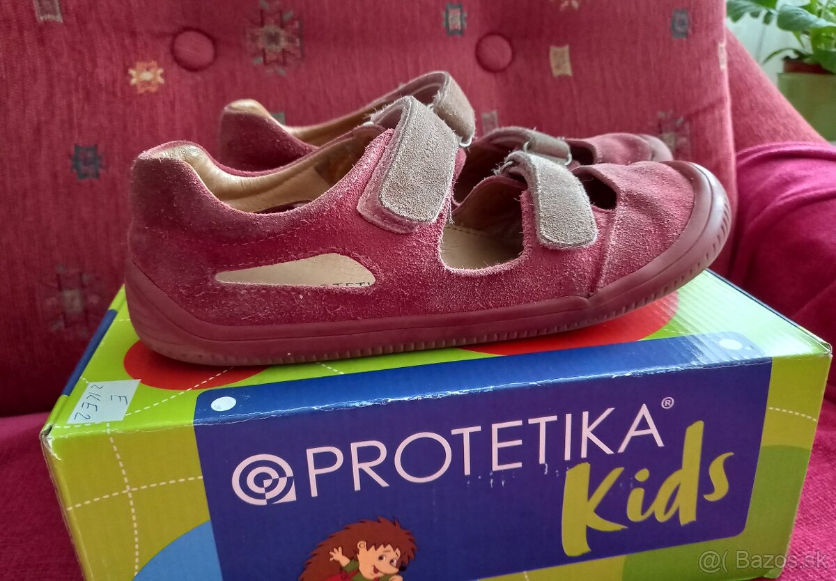 Predám dievčenské sandálky - topánky č. 35 Protetika