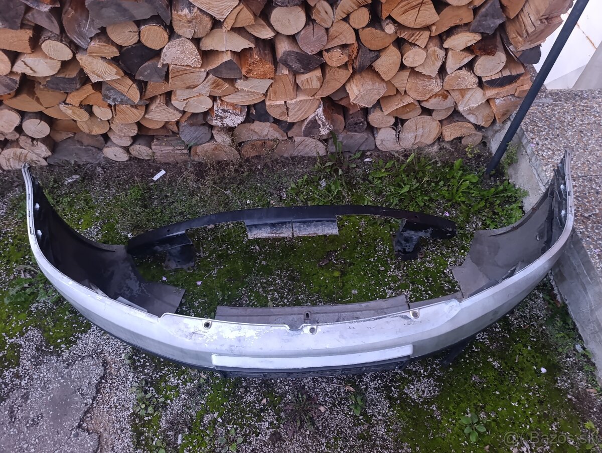 Predný nárazník škoda superb 1 + vzpera
