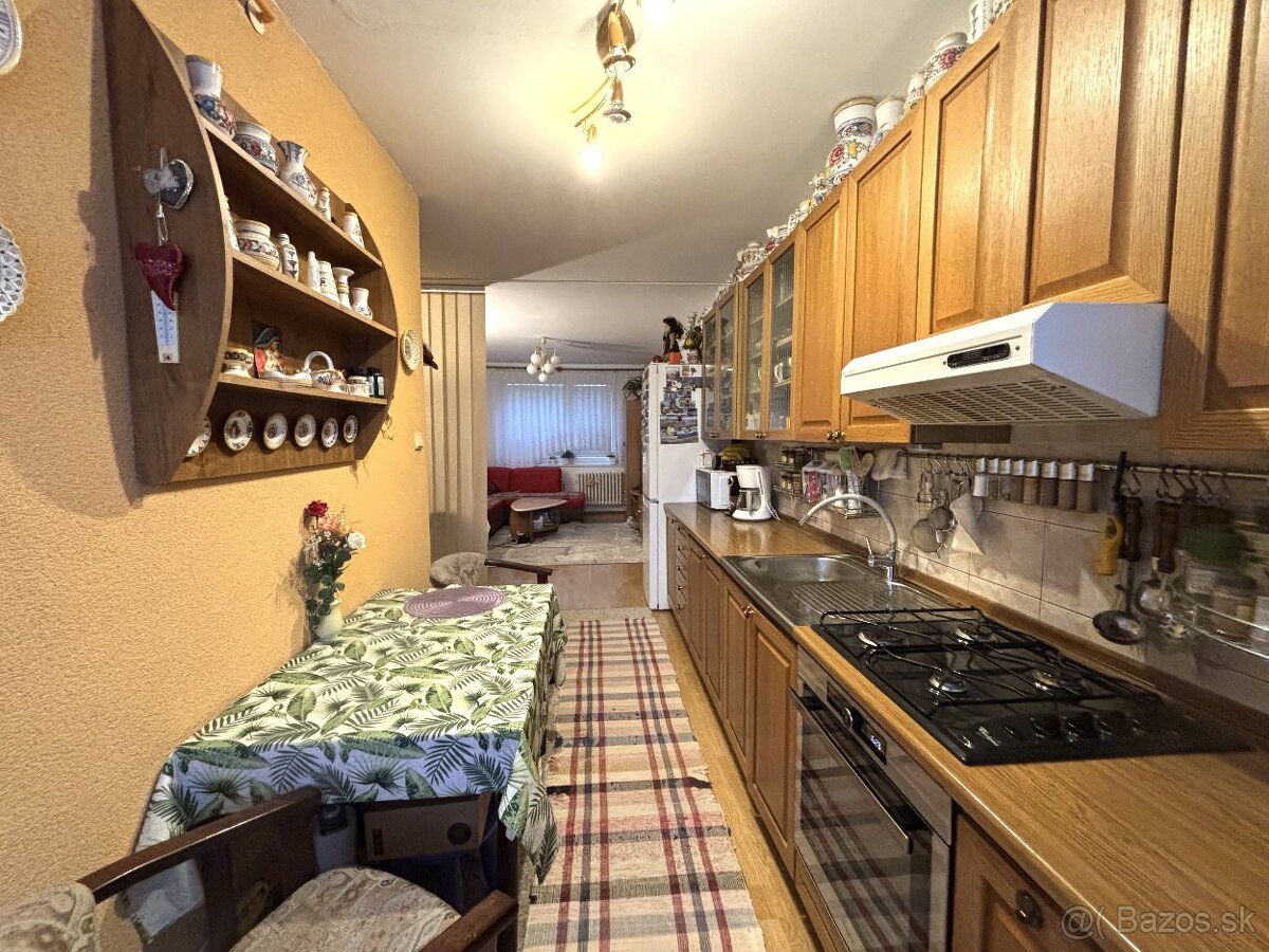 PREDAJ, SLNEČNÝ 2 IZBOVÝ BYT POPRAD