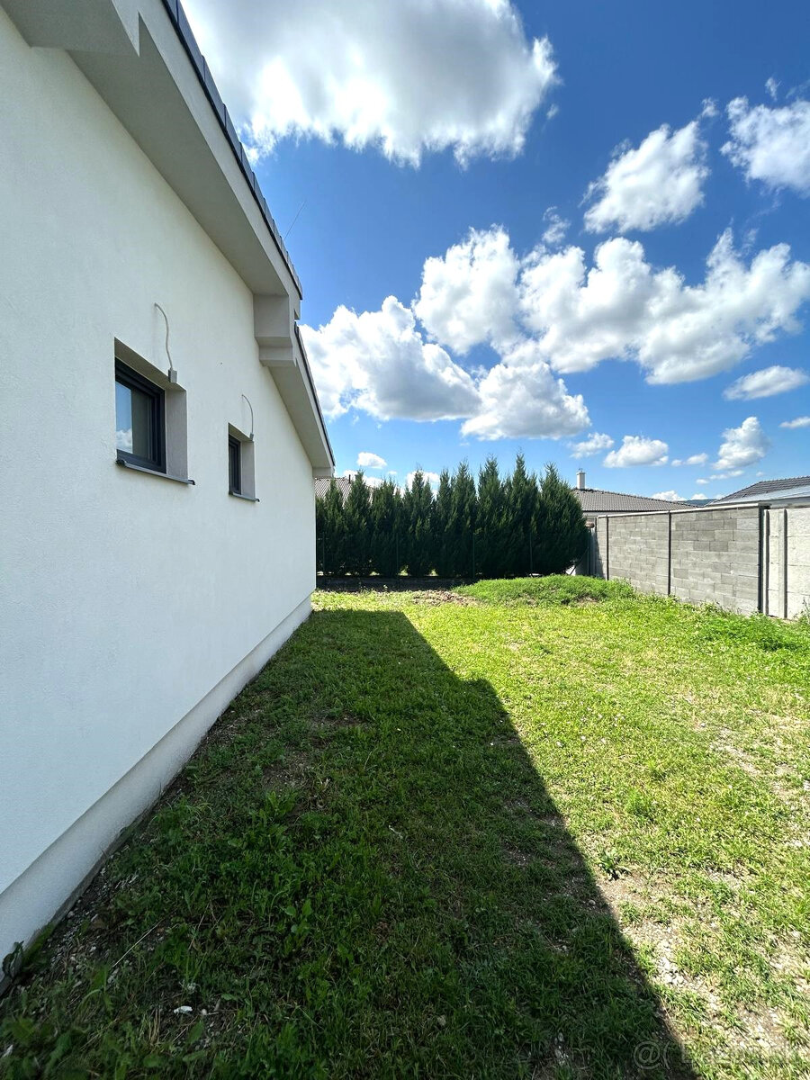 4 izbový bungalov, Slovenský Grob, nízkoenergetická stavba