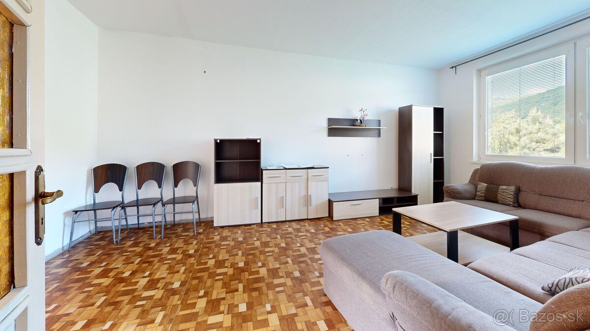 NA PREDAJ 3 IZBOVÝ BYT - KOMENSKÉHO, SMOLENICE