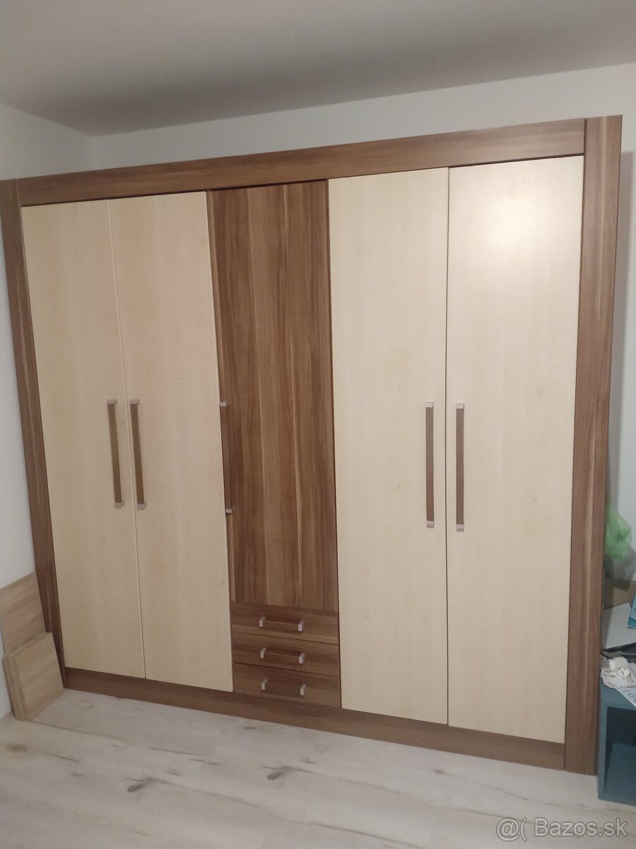 Šatníková skriňa