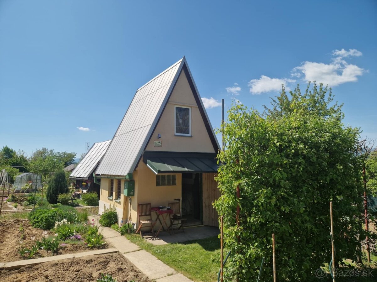 Na predaj murovanú chatu so záhradou v meste Prievidza.