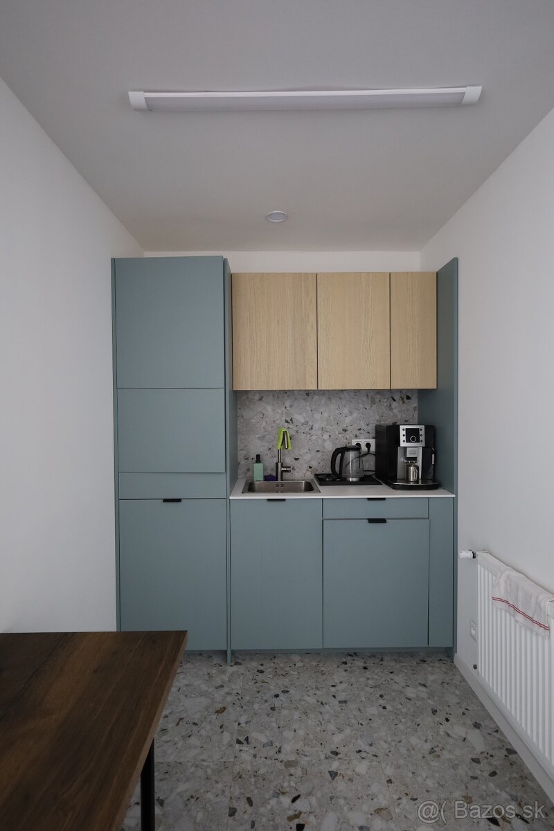 ADMINISTRATÍVNO–SKLADOVA BUDOVA