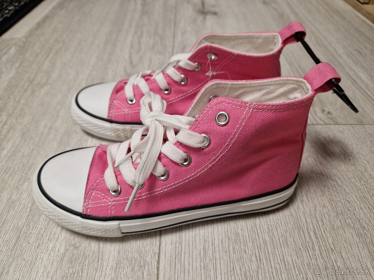 Darujem k nákupu ružové tenisky vel.33