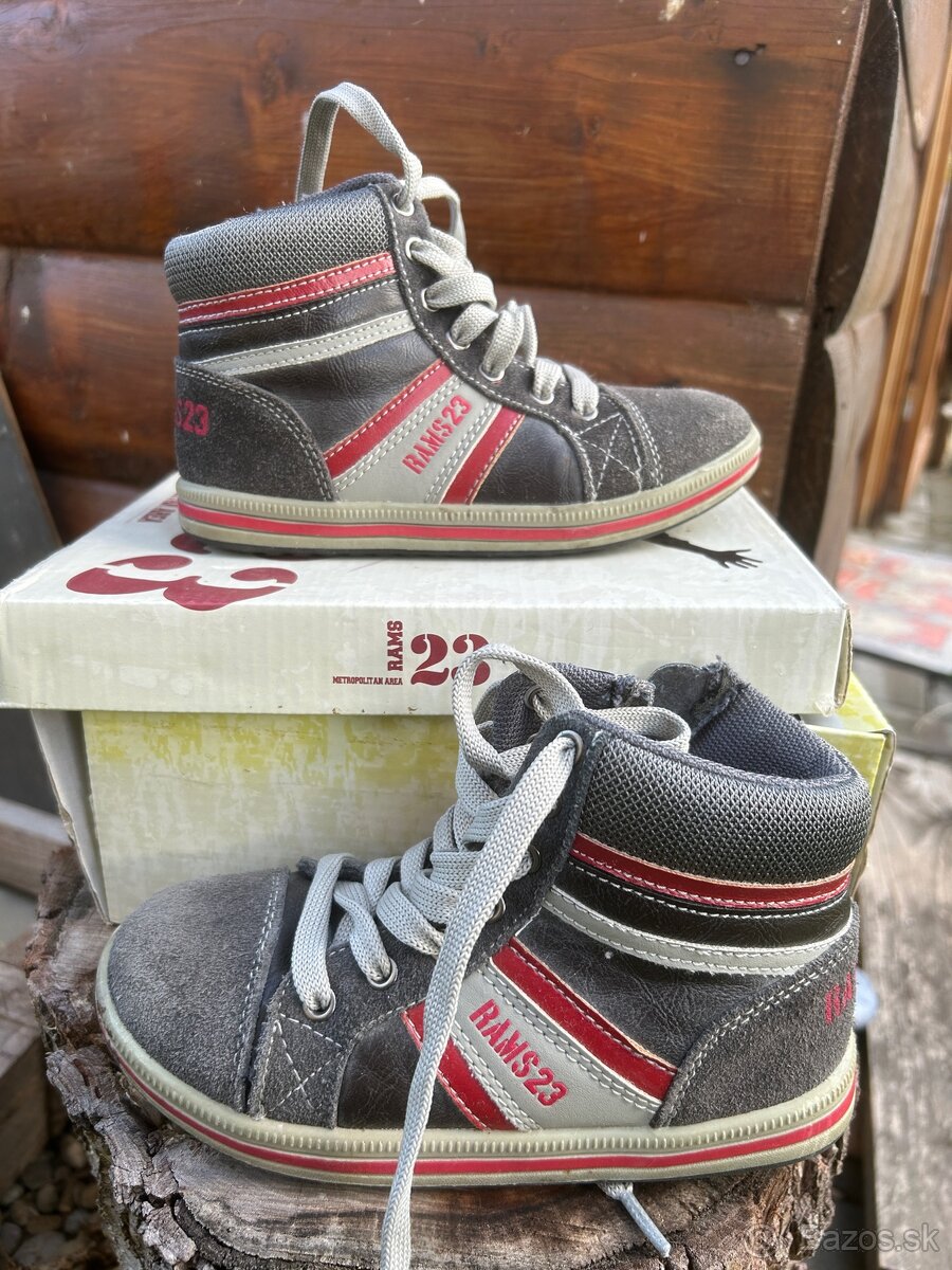 Predam detske kozene topanky 28