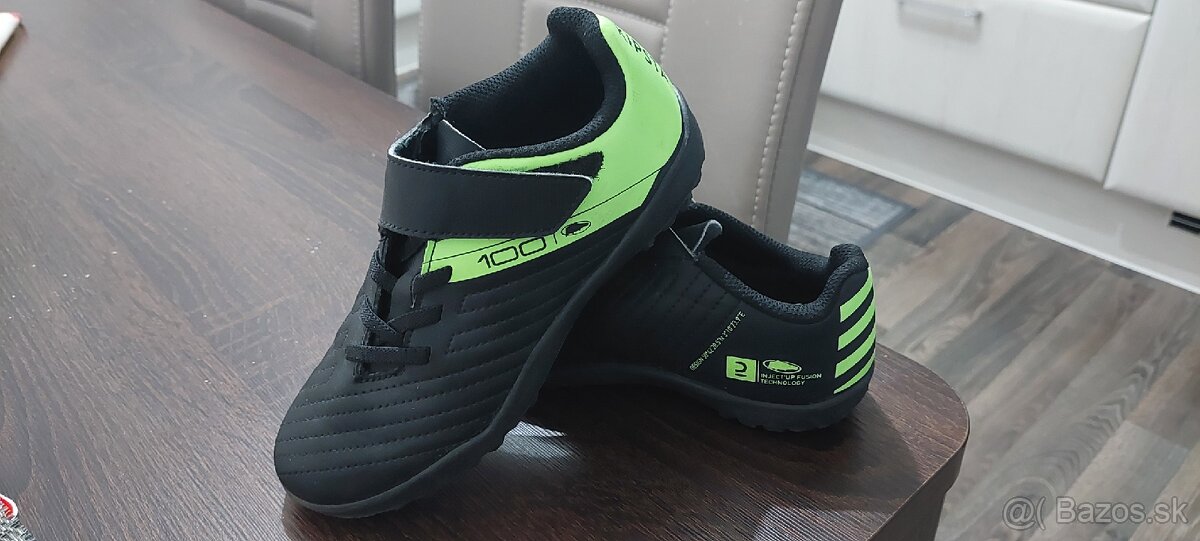 Chlapčenské tenisky na umelú trávu