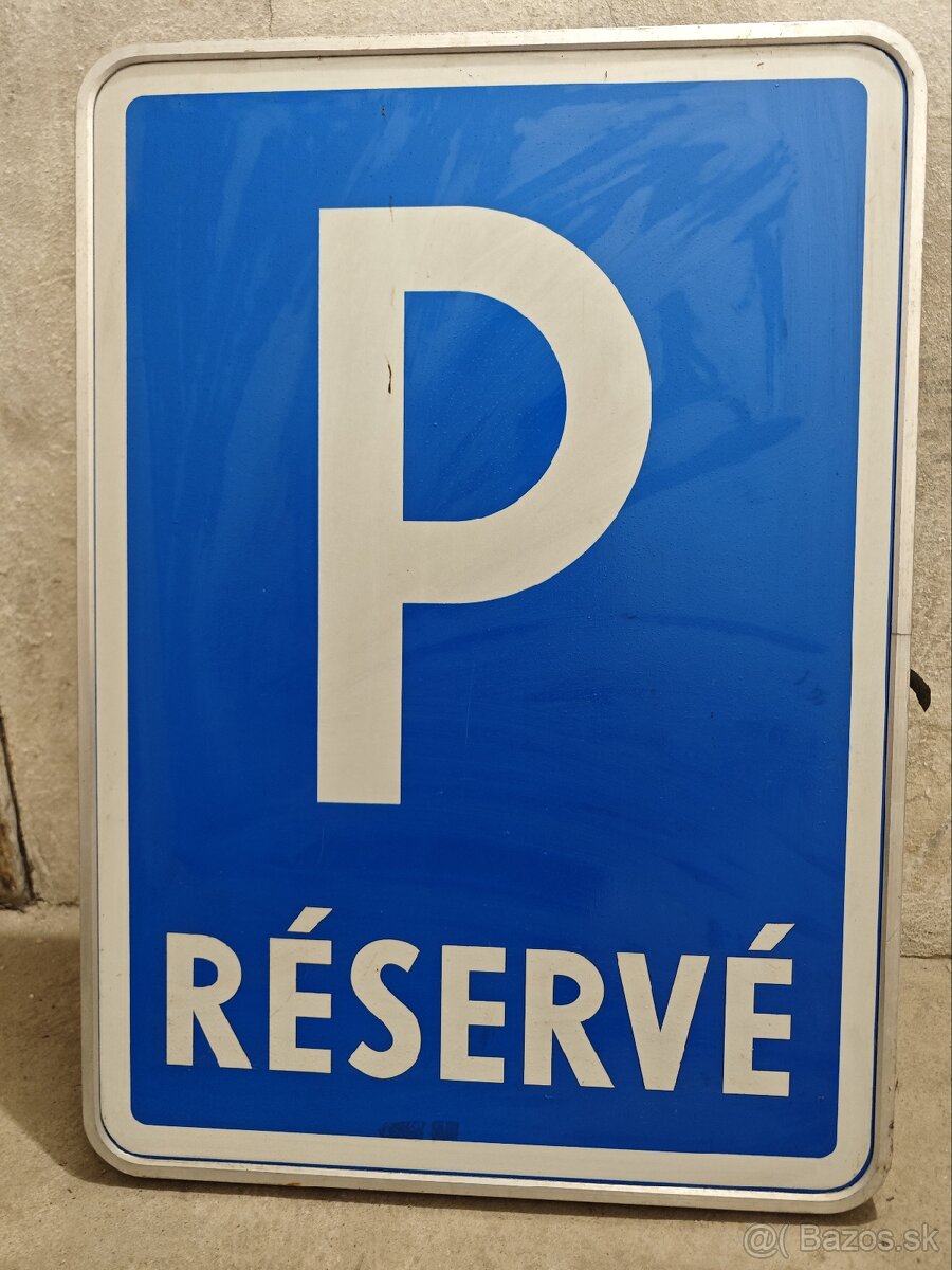 Parkovacia značka Réservé