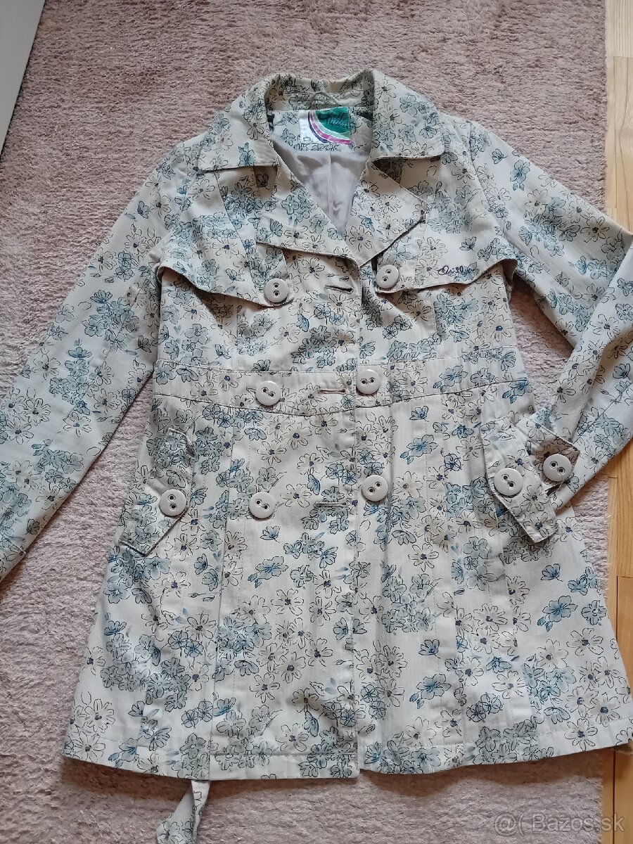 Dámsky extravagantný kabatik