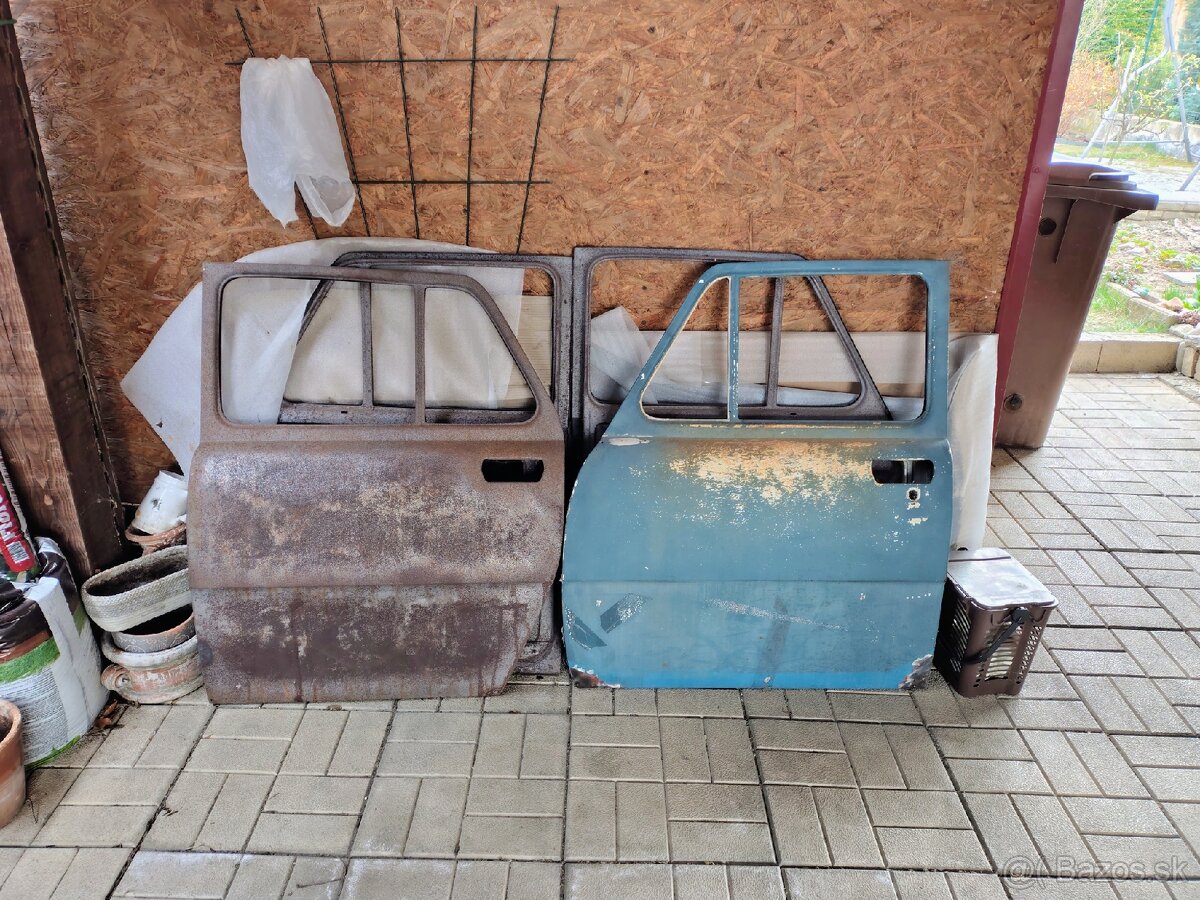 Darujem dvere na Škodu 100