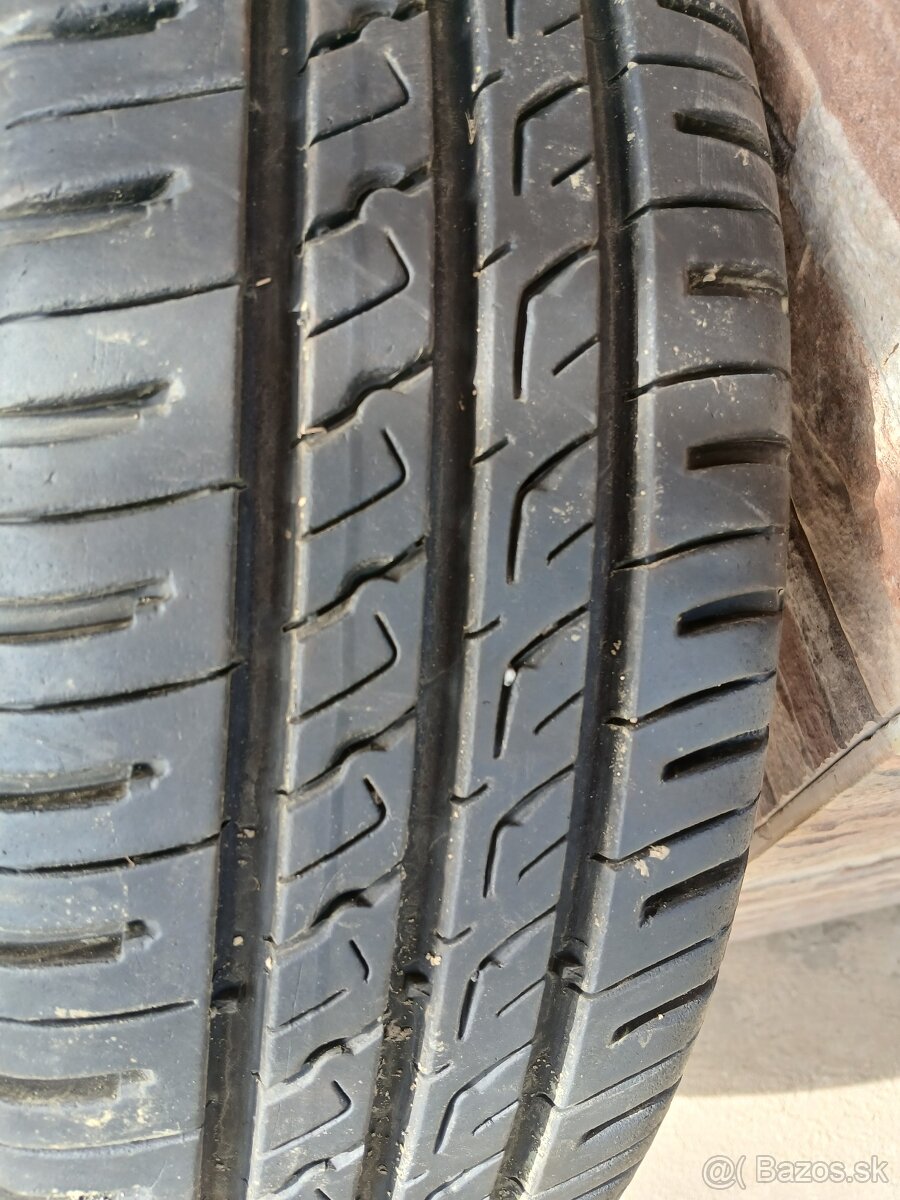 Predám  letne pneu na diskoch 175/65R14 T