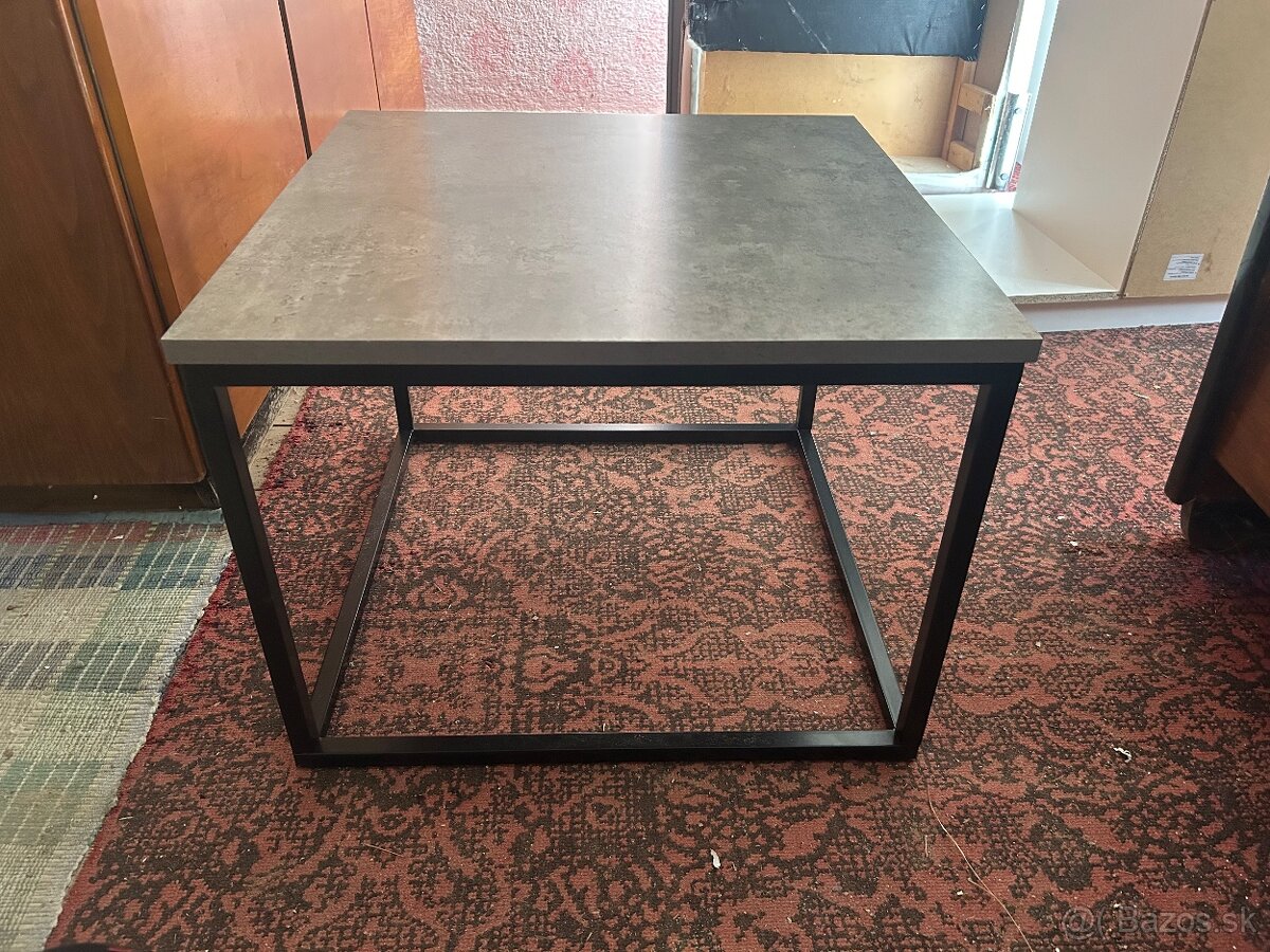 Menší stolík do obývačky