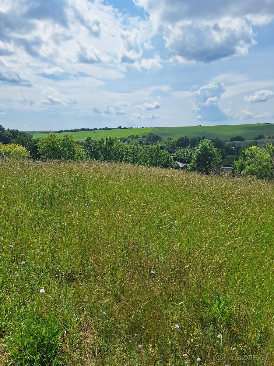 SLNEČNÝ STAVEBNÝ POZEMOK LUBINSKÉ KOPANICE