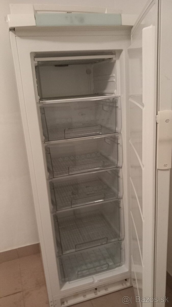 Garážový výpredaj LACNO Cena DOHODOU