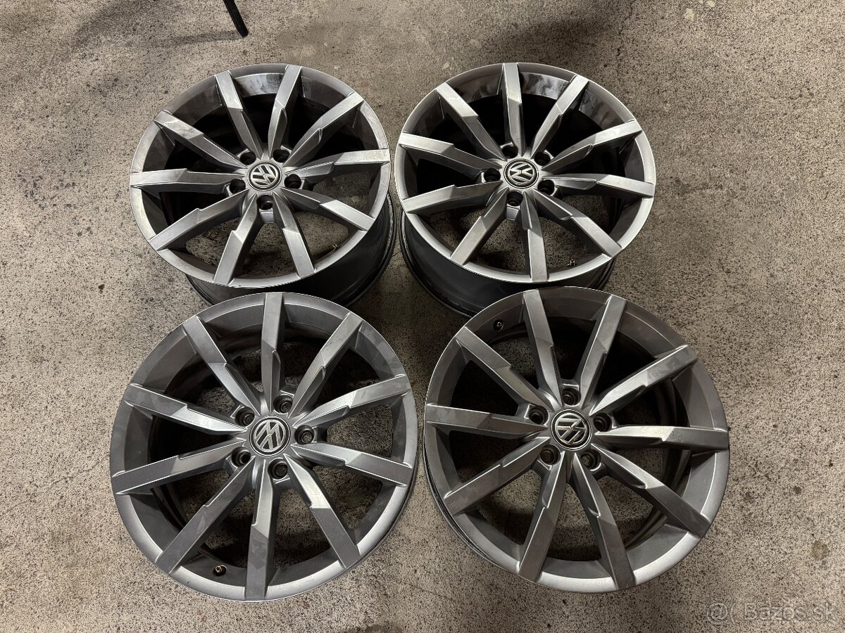 Predam elektrony na Passat B8