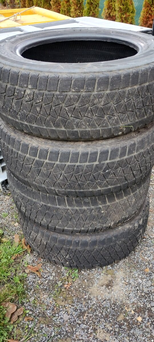 Predám zimné pneumatiky 225/60 R17