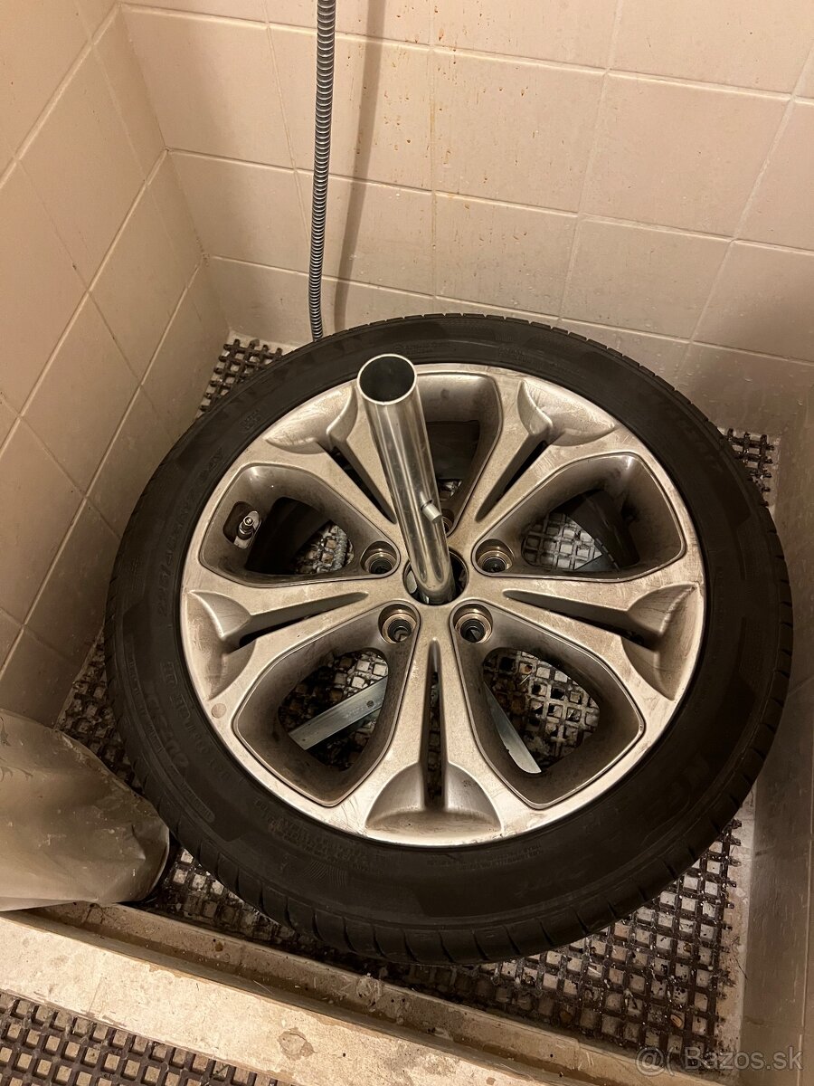 Hyundai i30 5x114,3, SD 67mm, letné Nexen 225/45 R17 XL 94 Y