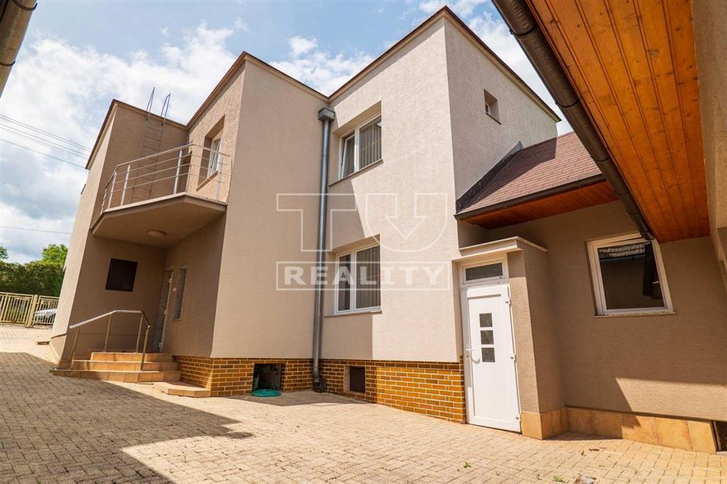 REZERVOVANÉ - HORÚCA PONUKA - Rodinný dom v Trnovom len...