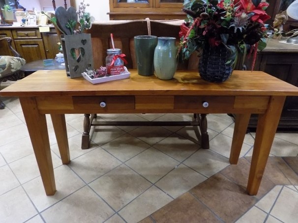 Konzolový stolík z masívu -